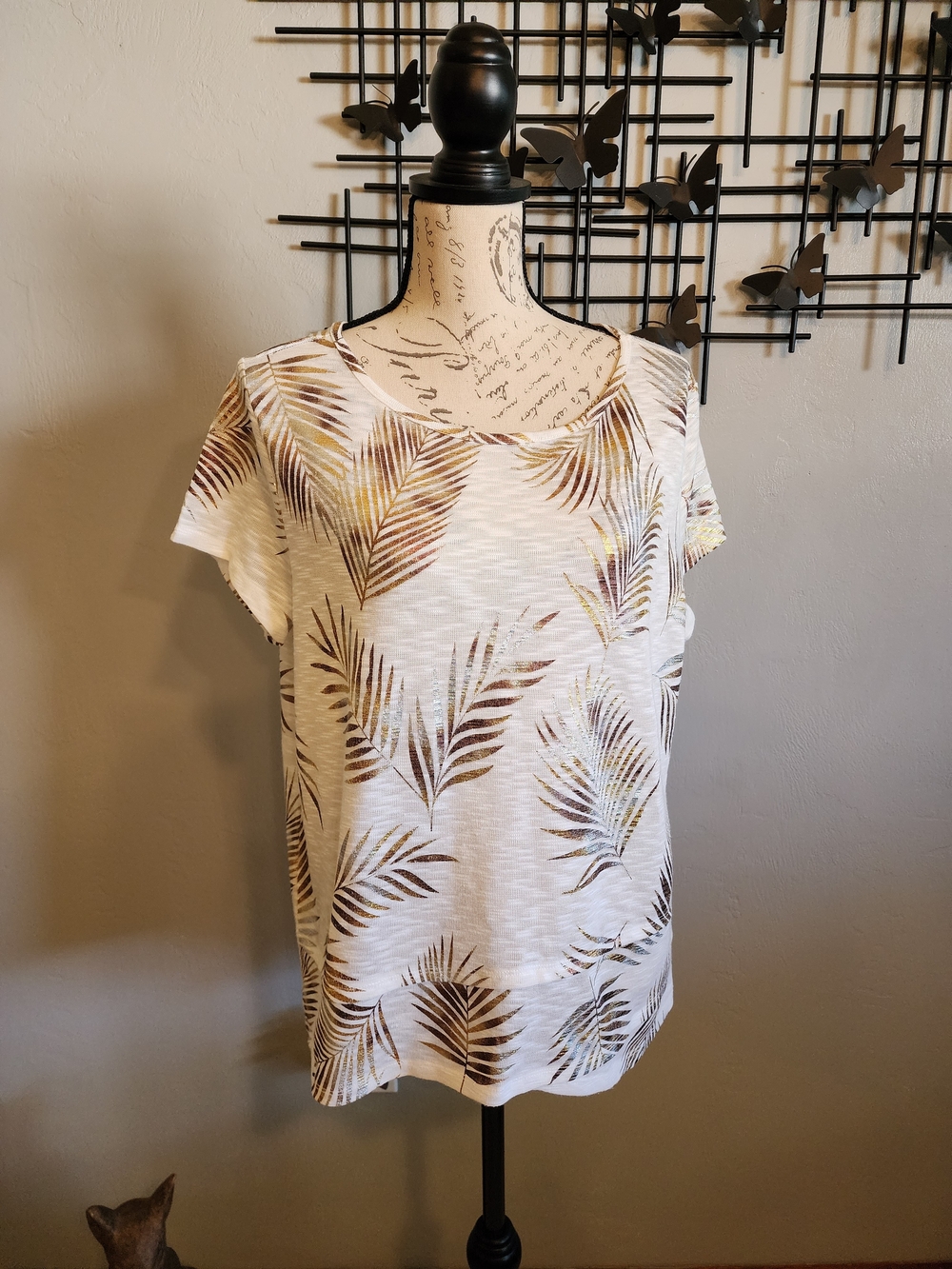 Coral Bay White And Metalic Gold Palm Leaf Short Sleeve Top